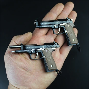 Metalo pistoletas Pistoletas Mini Modelis 1:3 Beretta 92F Keychain Amatų Pakabukas Vyrų ir Moterų Gimtadienio Dovanos Ginklą Žaislai, Kostiumai, Rekvizitas